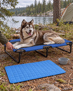 Pack Bivouac, Lit bleu — tapis bleu carreaux 50x70 cm — gamelle grise — moment de vie