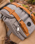 Sac à dos de randonnée pour chien, Gris — détails et finitions. Taille présentée : gabarit source.
