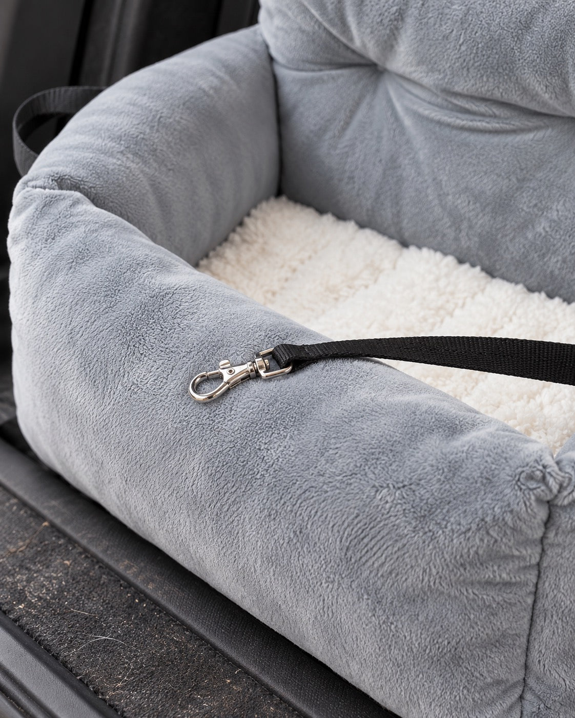 Panier de voiture en peluche pour chien, gris, taille M — details