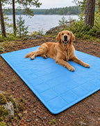 Tapis rafraîchissant pour chien, Bleu — carreaux 100x150 cm — vue rapprochée. Taille présentée : 100 × 150 cm.